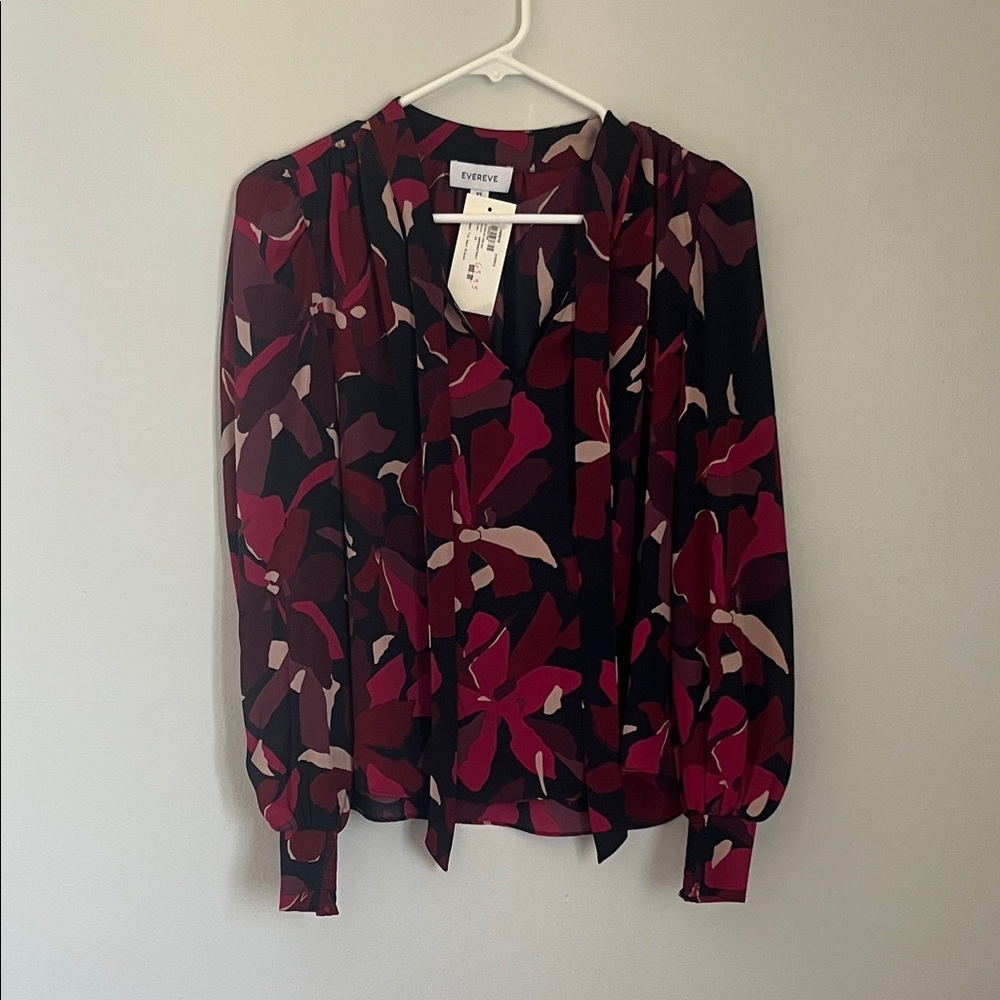 New with tags Evereve Megan Tie Neck Blouse Size XS